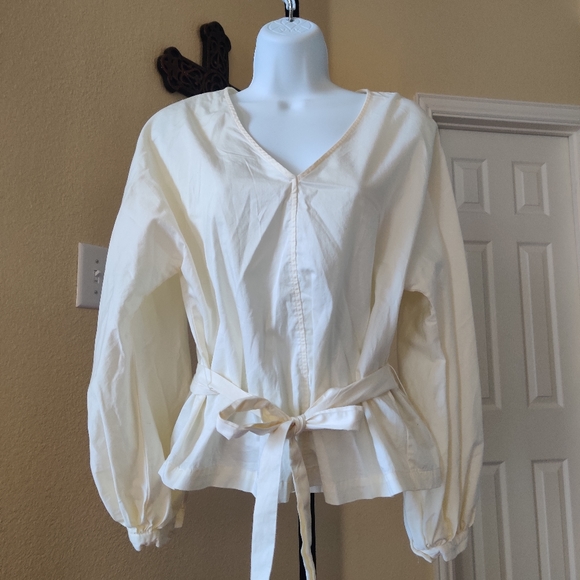 Prologue V-Neck Ivory Cotton Top - Picture 8 of 10